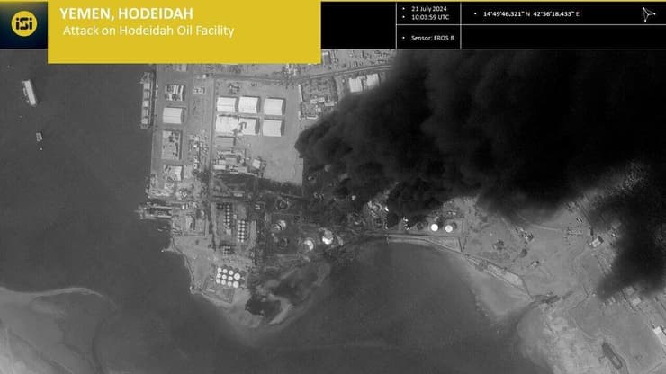 צילומי לווין של תקיפת מתקני הנפט בעיר הנמל חודיידה במערב תימן