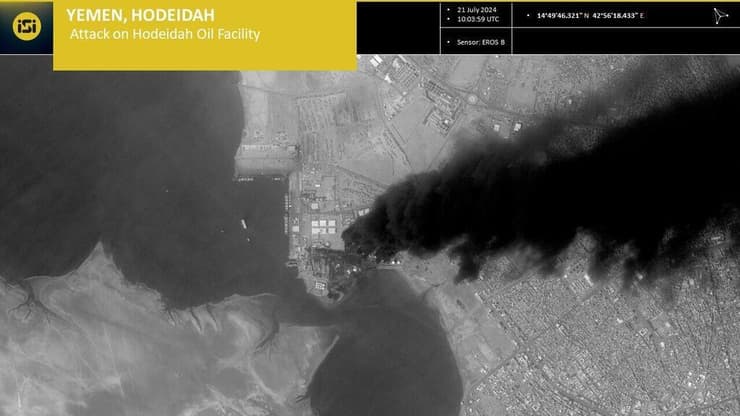 צילומי לווין של תקיפת מתקני הנפט בעיר הנמל חודיידה במערב תימן
