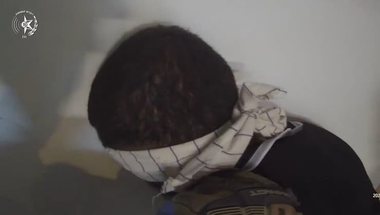 תיעוד מעצר אבראהים מנצור החשוד ברצח יוחאי אבני, לוחם השב"ס