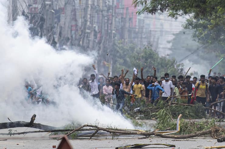 בנגלדש סטודנטים מהומות ב רחובות דאקה