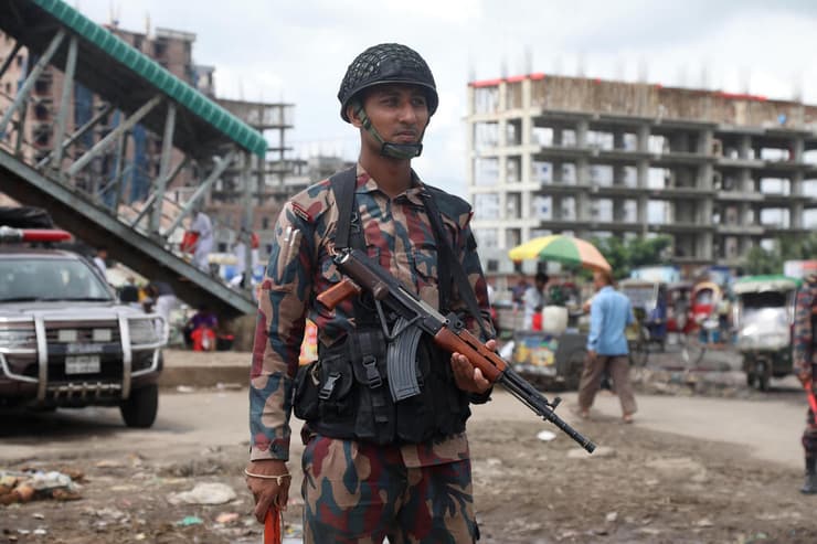 בנגלדש מהומות חייל ב רחובות דאקה
