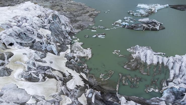 קרחון רון בשווייץ (צילום: Matthias Schrader, AP) קרחון רון בשווייץ