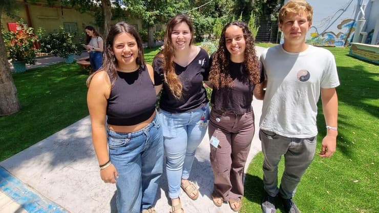 מימין לשמאל: יניב, ליבי, שובל וזוהרה. "לצד הקושי יש תחושת סיפוק עצומה" (צילום: אסף קמר) יניב, ליבי, שובל וזוהרה