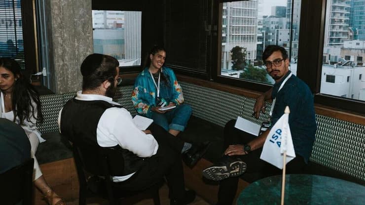 דב לוי בפעילות ארגון "ישראליז"