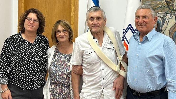 הוריו של בנימין ז"ל יחד עם יו"ר הסוכנות היהודית ומנכ"לית הקרן לידידות