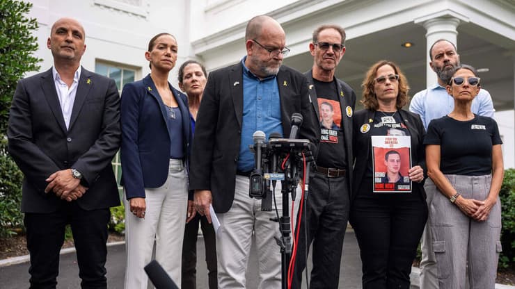 ראש הממשלה בנימין נתניהו ונשיא ארצות-הברית ג׳ו ביידן מקיימים כעת פגישה עם משפחות החטופים