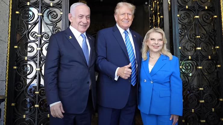 בנימין ושרה נתניהו נפגשים עם דונלד טראמפ ותמונתו של אריאל ביבס