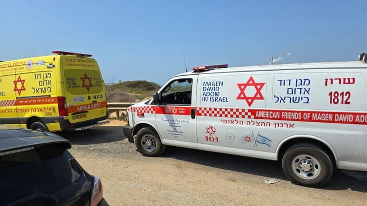 זירת הטביעה בחדרה (צילום: דוברות מד"א) הזירה בה טבעו חמישה אנשים סמוך לחוף חפציבה בחדרה