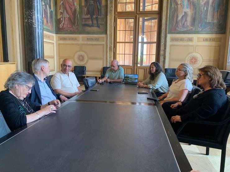  פגישה בבית הפרלמנט הבווארי עם ד"ר קרל פלר, מנהל העמותה להנצחת השואה בבוואריה