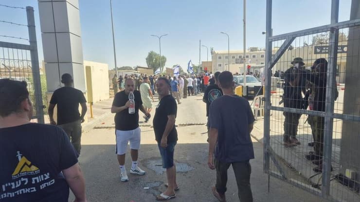 מחאה נגד פשיטת המשטרה הצבאית על מתקן הכליאה בשדה תימן