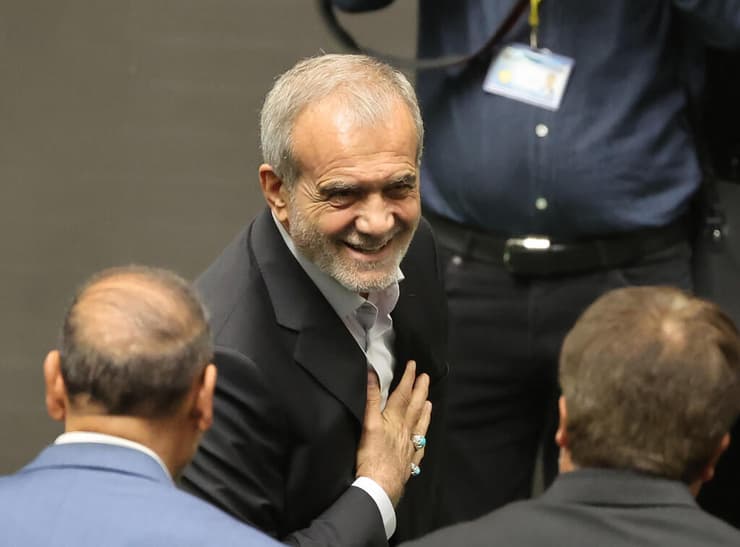 מסעוד פזשכיאן נשיא איראן טקס השבעה ב פרלמנט האיראני