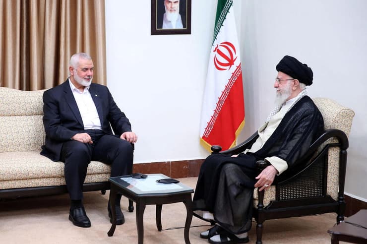 טהרן איראן האייתוללה עלי חמינאי פגישה עם מנהיג חמאס איסמעיל הנייה