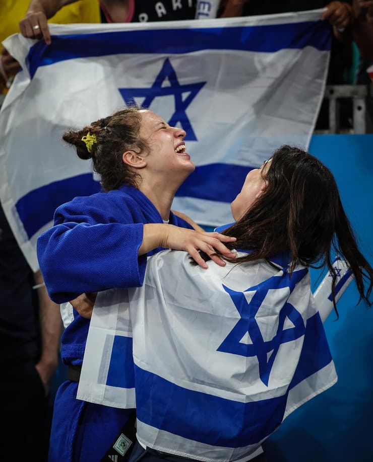 ענבר לניר
