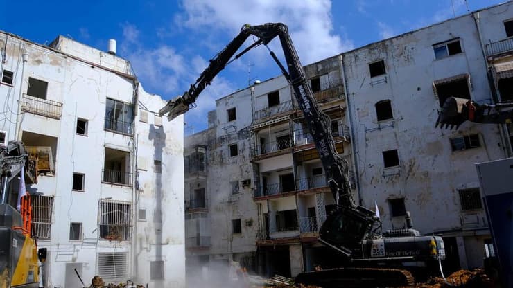 הריסת מבנים במתחם באזל תל אביב בפרויקט התחדשות עירונית של תדהר אקרו נדלן וקיו נדל"ן