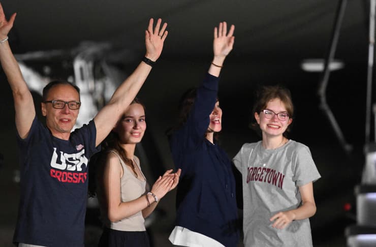 אלסו קורמשבה עיתונאית רוסייה-אמריקנית ששוחררה ב עסקת אסירים מול רוסיה עם בני משפחתה אחרי חזרתה ל ארה"ב