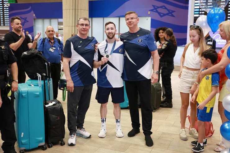 קבלת פנים ארטיום דולגופיאט