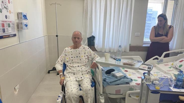 שמעון דניב מאושפז בביה"ח וולפסון לאחר שנדקר בפיגוע הדקירה בחולון ויושב שבעה על אשתו רינה ז"ל שנרצחה בפיגוע