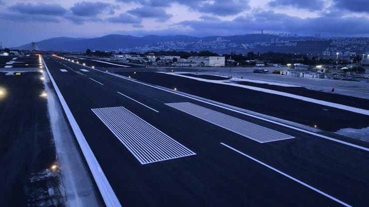 מסלולי ההמראה והנחיתה בנמל חיפה (צילום רחפן: עופר יאיר) מסלולי ההמראה והנחיתה בנמל חיפה