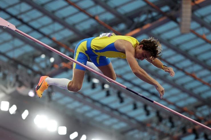 ארמנד דופלנטיס במהלך גמר הקפיצה במוט