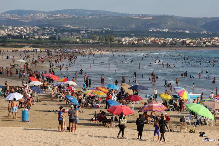 חוף הים צור בלבנון בזמן ההסלמה במלחמת צה"ל-חיזבאללה