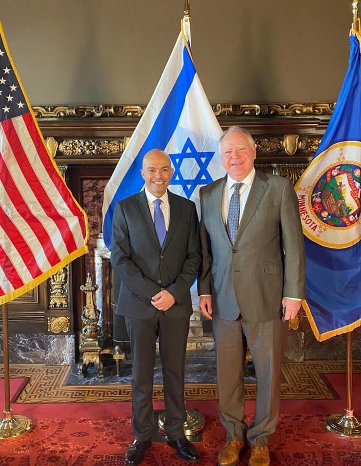 וולז עם הקונסול ינעם כהן טים וולז עם הקונסול ינעם כהן