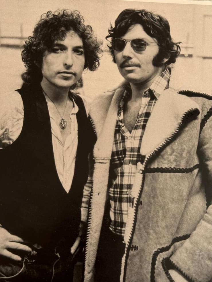 קמפ ביחד עם בוב דילן