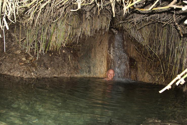 עין אביאל. יש גם מפל