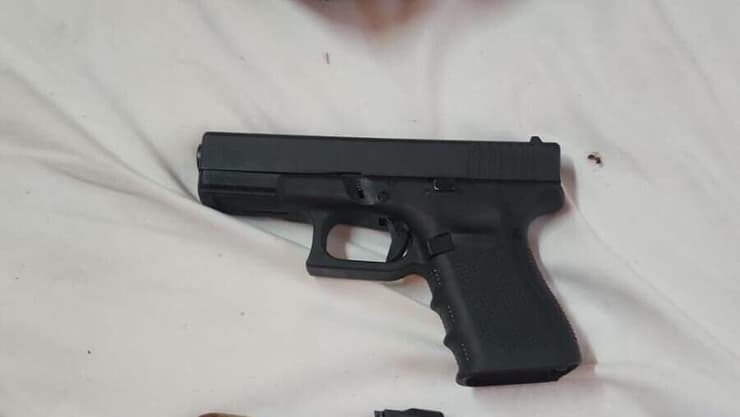 האקדח שנתפס בחדרו של הזמר ביישוב פקיעין