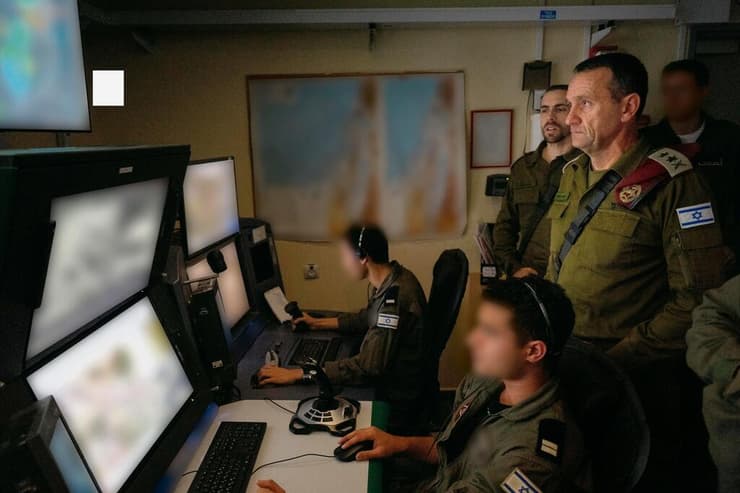 הרמטכ"ל הרצי הלוי בביקור בבסיס תל נוף