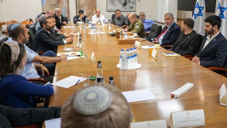 ראש הממשלה בנימין נתניהו בפגישה עם ראשי הרשויות של יהודה ושומרון, בקריה בתל אביב
