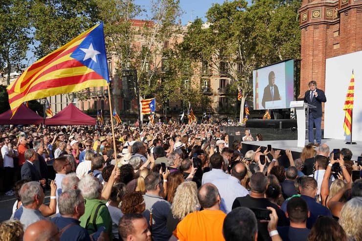 ספרד קטלוניה קרלס פוג'דימון חזר ל ספרד צו מעצר 8 אוגוסט
