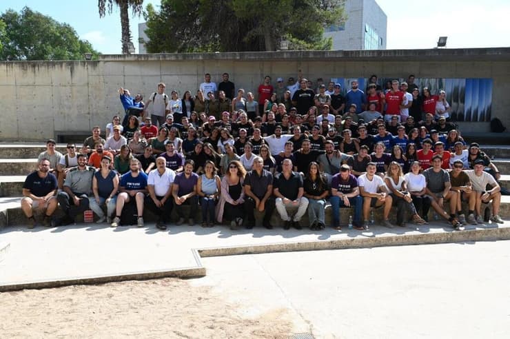 בדרך לבקו"ם עוברים דרך כל מדינות העולם