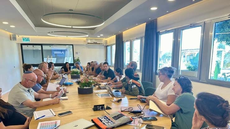 פגישת אנשי המועצה עם פיקוד העורף