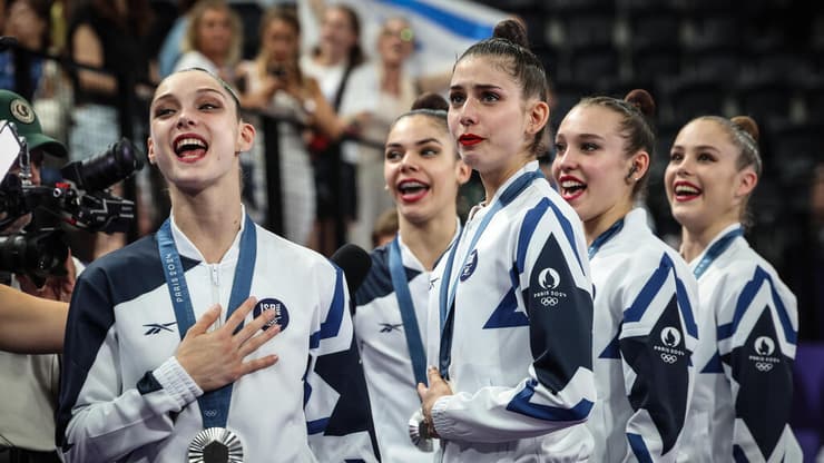 התעמלות אמנותית זכייה מדליית הכסף