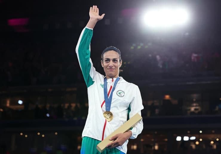 האם ישללו ממנה את המדליה? חליף על הפודיום בפריז (צילום: Richard Pelham/Getty Images) אימאן חליף המתאגרפת האלג'יראית