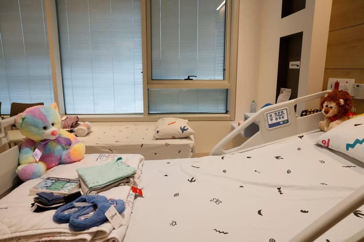ילדים ששהו עם האימהות בשבי בעזה הגיעו לבית החולים שניידר במצב טוב יותר (צילום: דוברות שניידר) חזרת חטופים לבית החולים שניידר