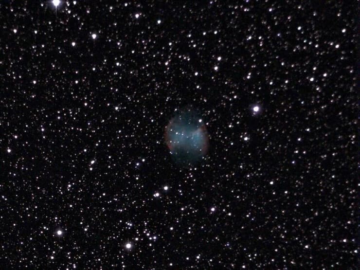 ערפילית המשקולת (M27) שארית כוכב שסיים את חייו במרחק 1,250 שנות אור מכדור הארץ (צילום: משי אייד) ערפילית המשקולת (M27) שארית כוכב שסיים את חייו במרחק 1,250 שנות אור מכדור הארץ