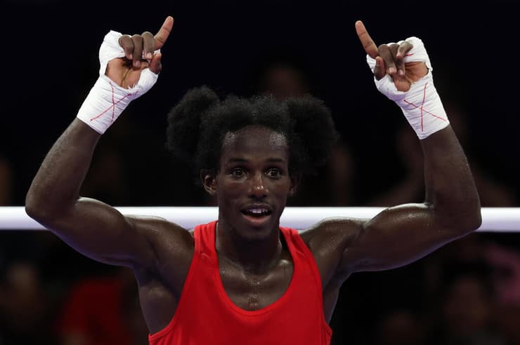 נראה כמו מיקי מאוס. דה פינה (צילום:EPA/DANIEL IRUNGU) דויד דה פינה