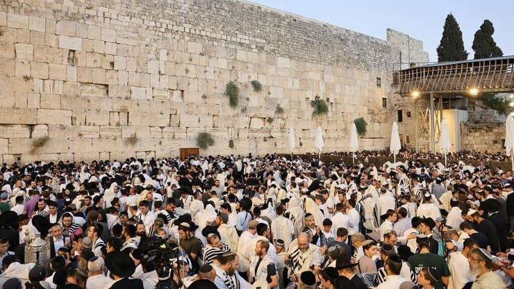הכותל המערבי (צילום: The Western Wall) תשעה באב בכותל המערבי