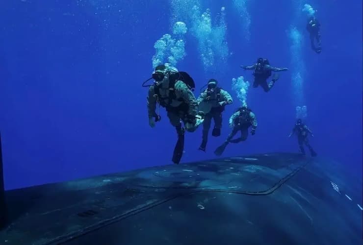 אימונים שערכו לוחמי מארינס עם ה צוללת ג'ורג'יה USS Georgia ב הים התיכון בחודש יולי 2024