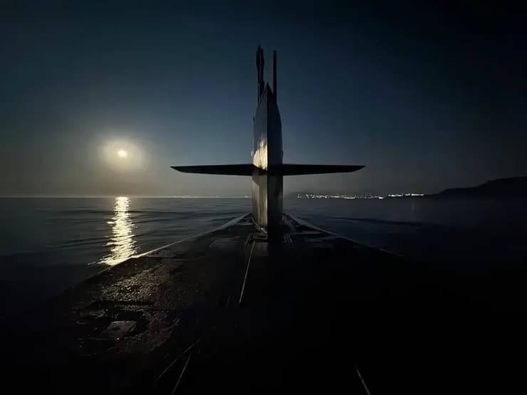 אימונים שערכו לוחמי מארינס עם ה צוללת ג'ורג'יה USS Georgia ב הים התיכון בחודש יולי 2024