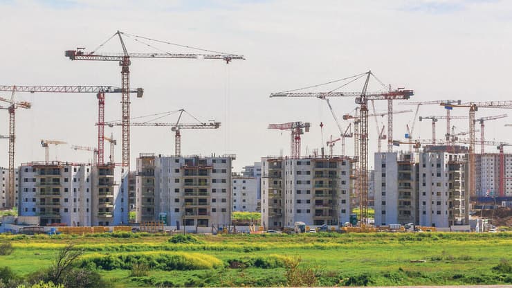 בנייה באשקלון. יותר מ-67 אלף דירות חדשות על המדף (צילום: תומר שונם הלוי ) בנייה באשקלון. יותר מ-67 אלף דירות חדשות על המדף