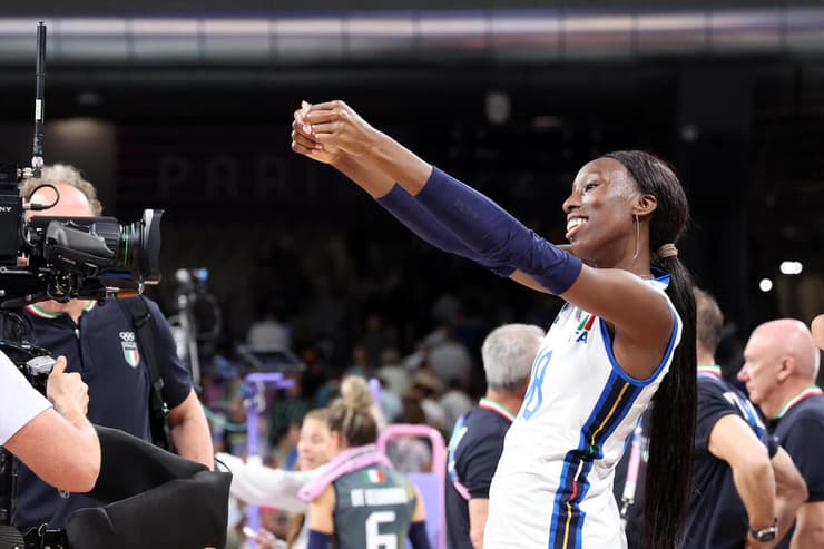 הרבה יותר משחקנית כדורעף. אגונו (צילום: Kevin C. Cox/Getty Images) פאולה אגונו