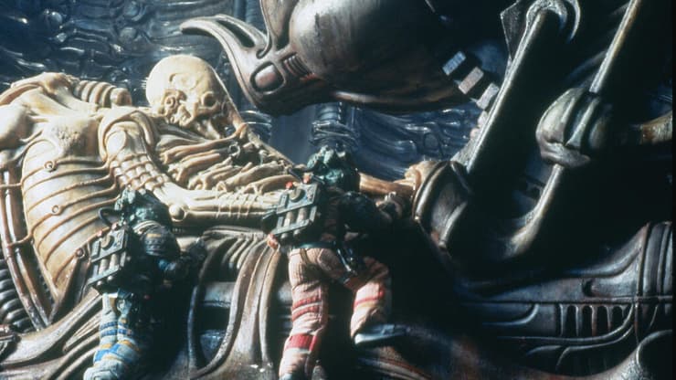 מתוך "הנוסע השמיני"