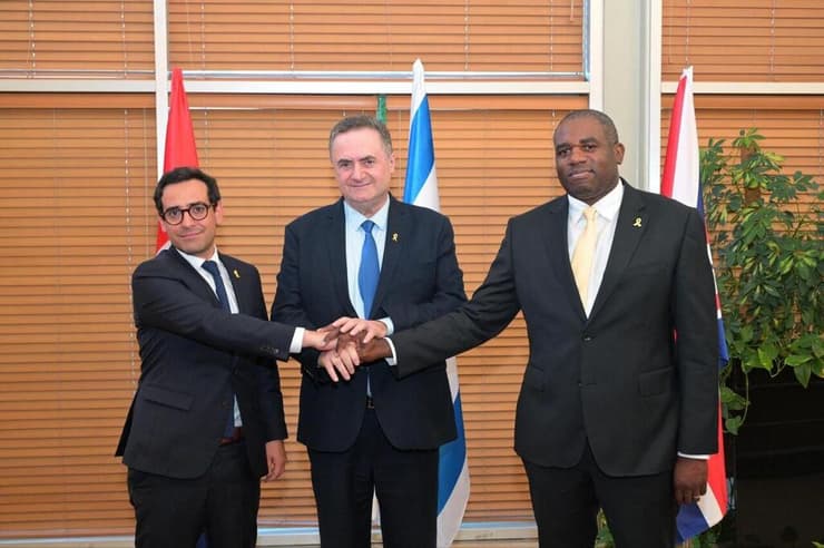 שר החוץ ישראל כ"ץ נפגש עם שר החוץ הצרפתי סטפן סזו'רנה ומזכיר החוץ הבריטי דיוויד לאמי