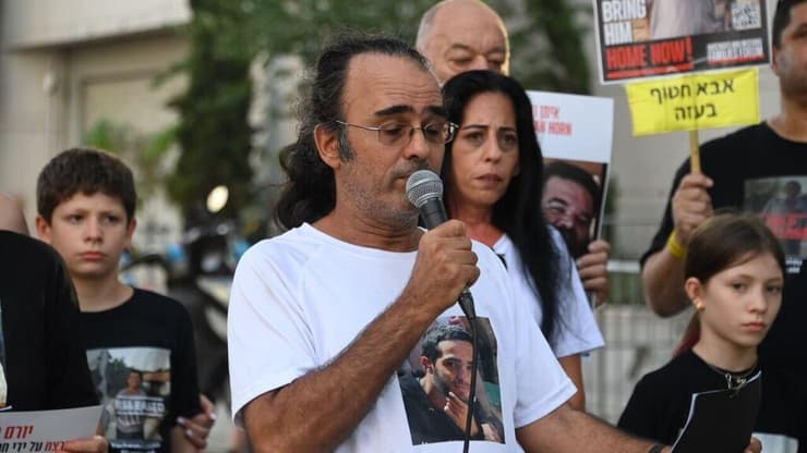 הצהרת משפחות חטופים בשער בגין לנוכח החזרה של צוות המו״מ