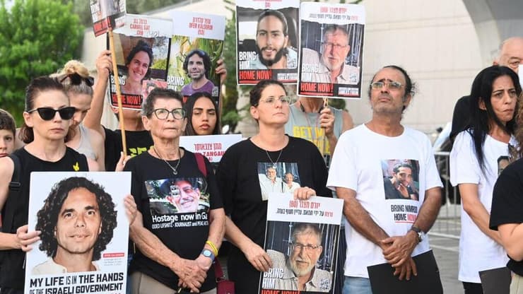 הצהרת משפחות חטופים בשער בגין לנוכח החזרה של צוות המו״מ