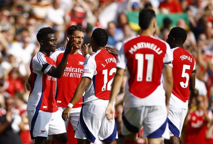 רוצים אליפות. שחקני ארסנל חוגגים (צילום: Reuters/John Sibley) שחקני ארסנל חוגגים