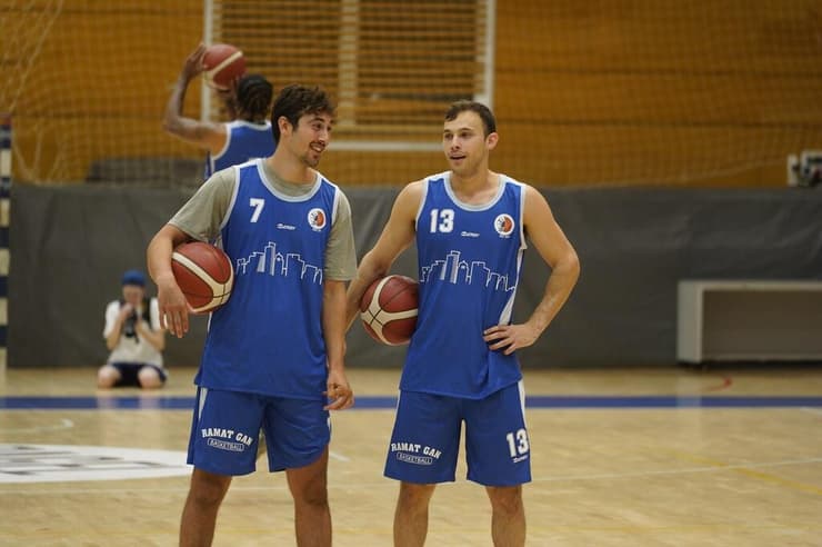 הובר ומושקוביץ (צילום: גיא ביטמן, באדיבות מכבי עירוני רמת גן) הובר ומושקוביץ