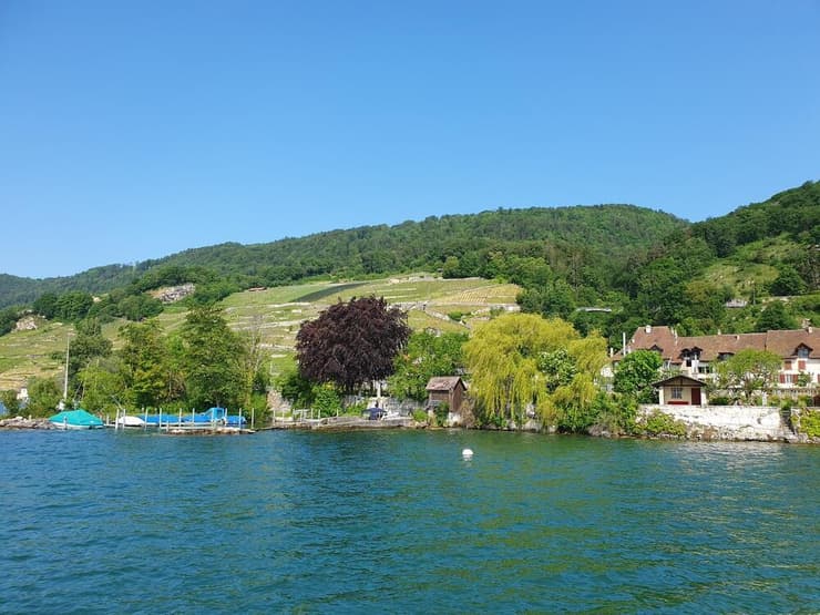 הפרויקט יעלה מיליארדים. המים השקטים של אגם נוישטל מסתירים סוד (צילום: shutterstock) שווייץ אגם נוישטל נוישאטל תחמושת על ה קרקעית